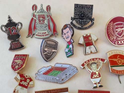 Arsenal Football Club Collectors Pin Badges (21 Enamel) and 10 Button badges