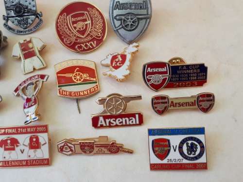 Arsenal Football Club Collectors Pin Badges (21 Enamel) and 10 Button badges