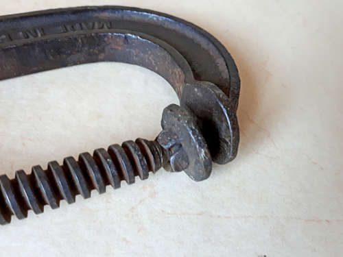 Vintage antique cast iron cabinet G-clamp (Record No. 3)