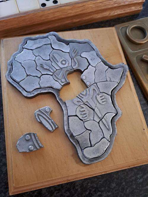 Noughts and Crosses in brass, vintage Domino box set and Africa Metal Puzzle (roughly 20 cm x 15 cm)