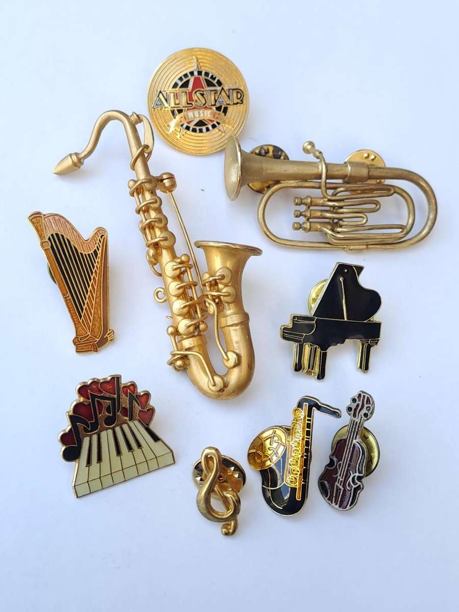 Music related brooches and pin badges   nice selection of 9