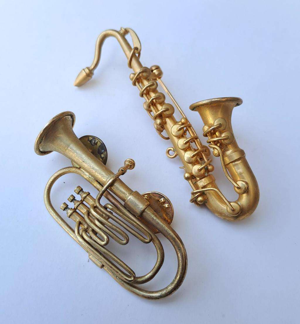 Music related brooches and pin badges   nice selection of 9