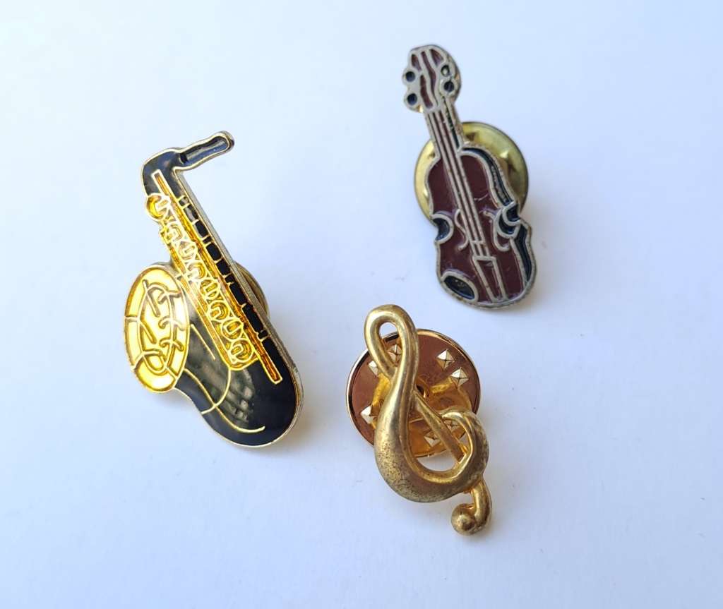 Music related brooches and pin badges   nice selection of 9
