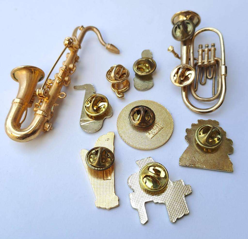 Music related brooches and pin badges   nice selection of 9