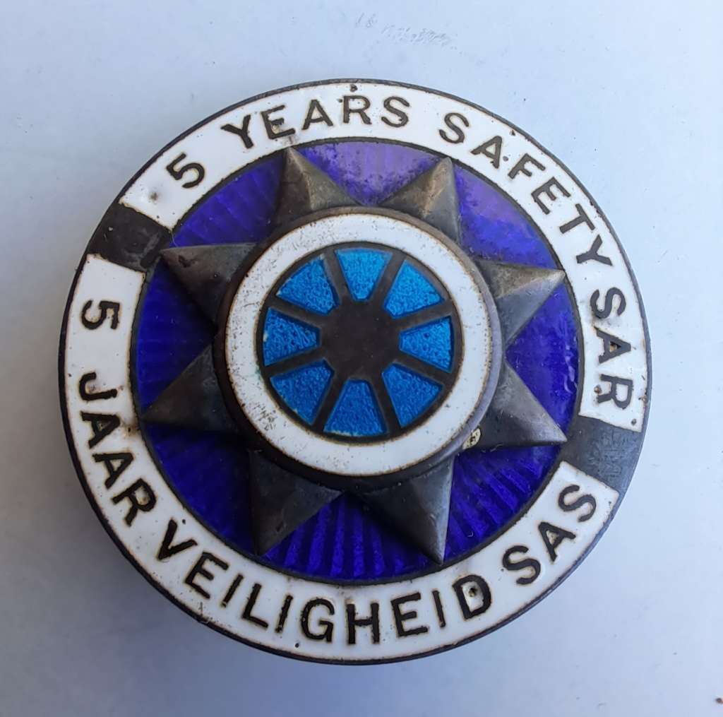 S.A R. Railway 5-Year Safety badge (sterling silver hallmarking) + 9 x SA Road Safety pin badges