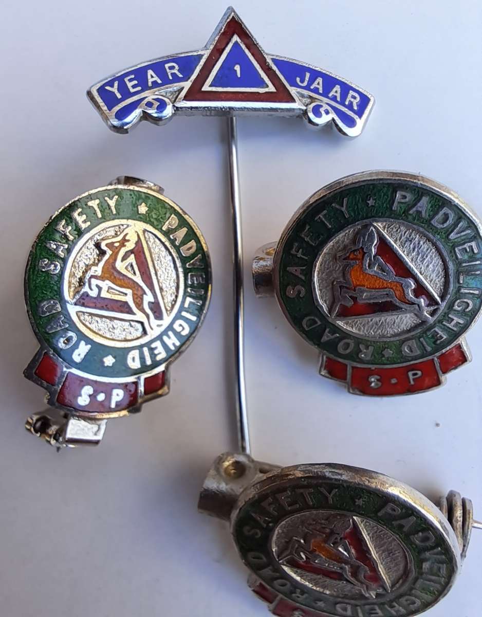 S.A R. Railway 5-Year Safety badge (sterling silver hallmarking) + 9 x SA Road Safety pin badges