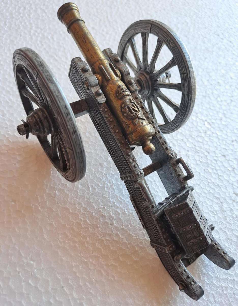 Model Cannon Napoleonic 1806 Replica Made by DENIX Spain 170 mm x width: 100 mm Weight: 0.5 kg