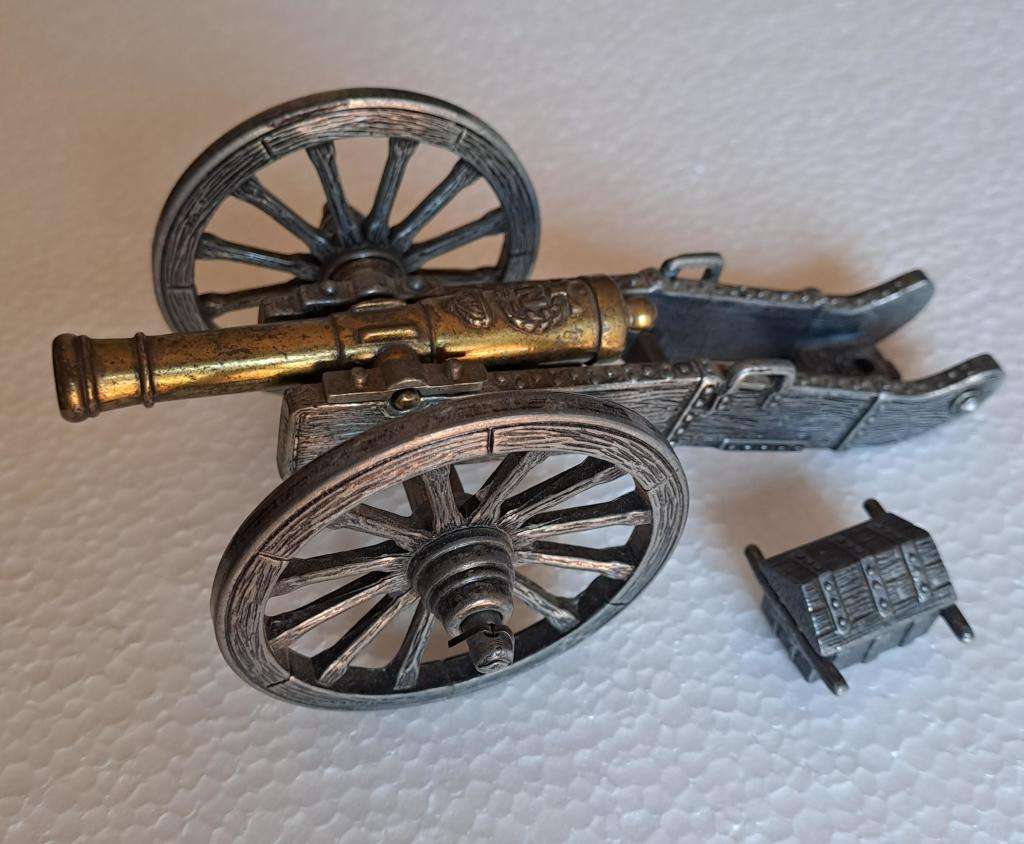 Model Cannon Napoleonic 1806 Replica Made by DENIX Spain 170 mm x width: 100 mm Weight: 0.5 kg
