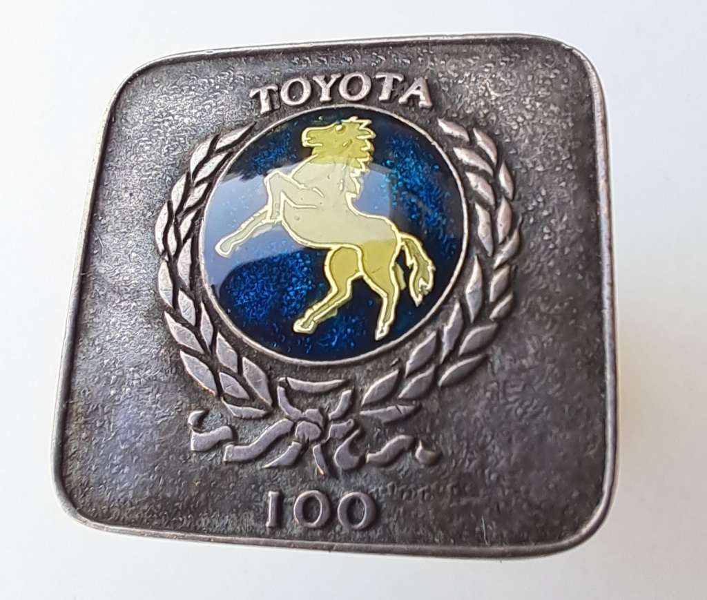 Toyota SA  Rare South African Toyota prancing horse cufflinks plus a 1981 20th Anniversary badge