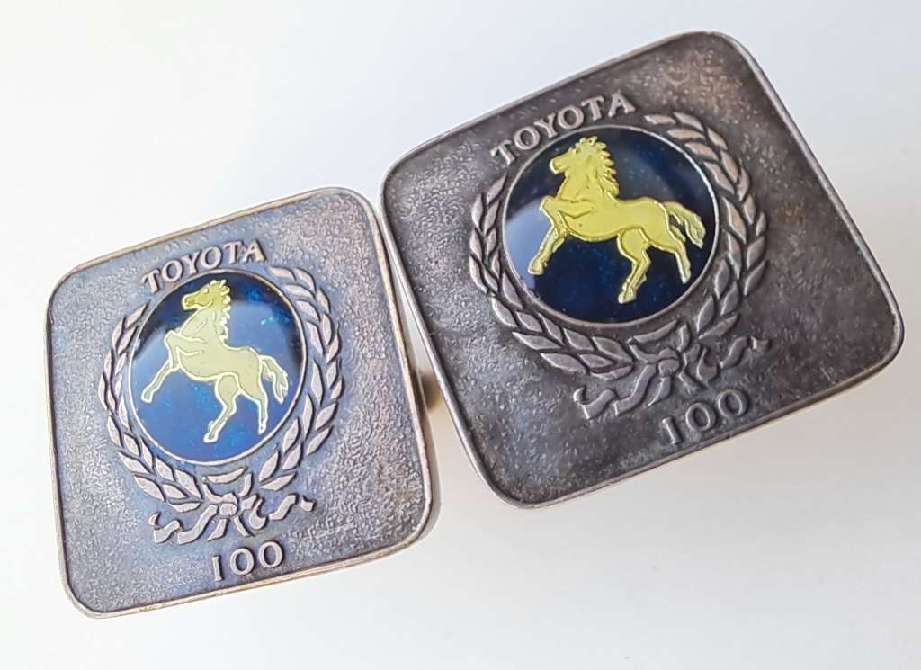 Toyota SA  Rare South African Toyota prancing horse cufflinks plus a 1981 20th Anniversary badge