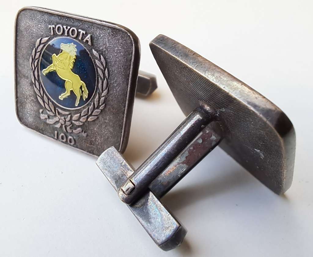 Toyota SA  Rare South African Toyota prancing horse cufflinks plus a 1981 20th Anniversary badge