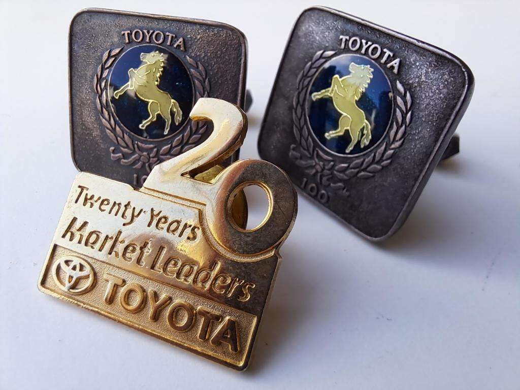 Toyota SA  Rare South African Toyota prancing horse cufflinks plus a 1981 20th Anniversary badge