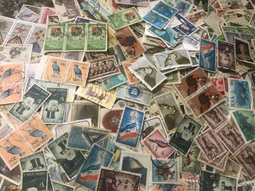 RSA - A COUPLE THOUSAND STAMPS OFF PAPER      -  GREAT LOT