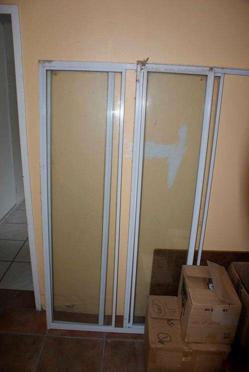 2 x Double panel shower doors