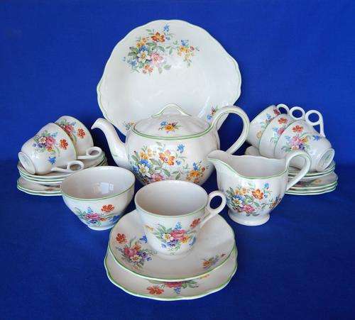 Grindley "Cream Petal" 23 pc Tea Set