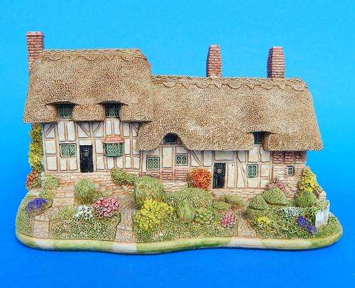Lilliput Lane  " Anne Hathaway's Cottage " - L2825 - The British Collection - Boxed With Deeds