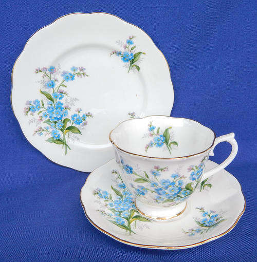 Royal Albert  " Forget Me Not " Trio - Made In England