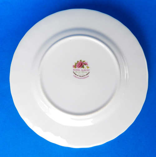 Royal Albert Flower Of The Month Tea/Side Plate - November - Chrysanthemum - Made In England