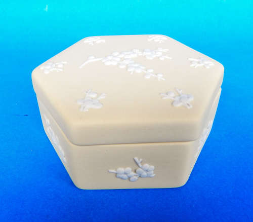 Wedgwood PRIMROSE YELLOW Jasperware "Prunus Blossom" Hexagonal Trinket Box
