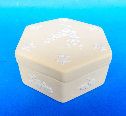 Wedgwood PRIMROSE YELLOW Jasperware "Prunus Blossom" Hexagonal Trinket Box