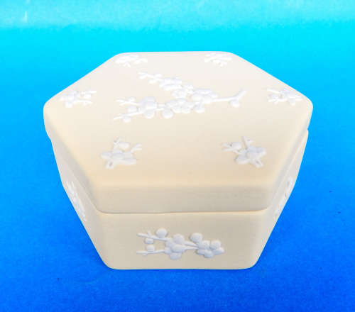 Wedgwood PRIMROSE YELLOW Jasperware "Prunus Blossom" Hexagonal Trinket Box