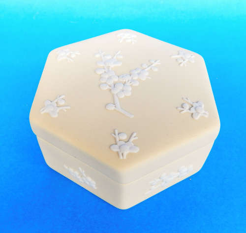 Wedgwood PRIMROSE YELLOW Jasperware "Prunus Blossom" Hexagonal Trinket Box