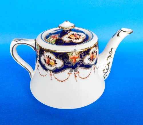 Royal Albert Crown China  " Un-Named Imari Pattern #657 " RARE Small Teapot -1925-1927