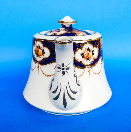 Royal Albert Crown China  " Un-Named Imari Pattern #657 " RARE Small Teapot -1925-1927