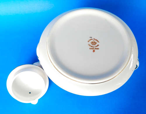 Royal Albert Crown China  " Un-Named Imari Pattern #657 " RARE Small Teapot -1925-1927