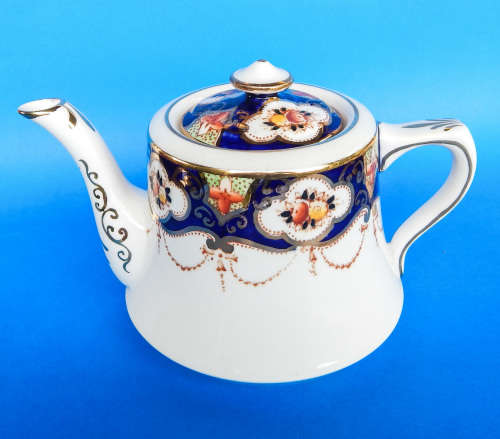 Royal Albert Crown China  " Un-Named Imari Pattern #657 " RARE Small Teapot -1925-1927
