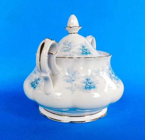 Royal Albert " Windsor Rose " Two Handled Lidded Sugar Bowl - Made In England