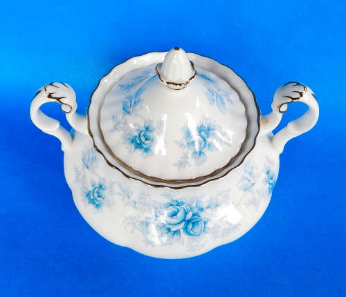 Royal Albert " Windsor Rose " Two Handled Lidded Sugar Bowl - Made In England
