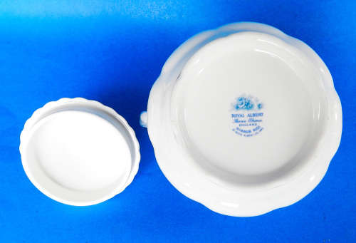 Royal Albert " Windsor Rose " Two Handled Lidded Sugar Bowl - Made In England