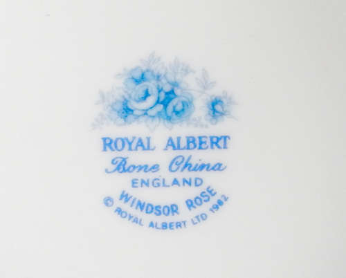 Royal Albert " Windsor Rose " Two Handled Lidded Sugar Bowl - Made In England