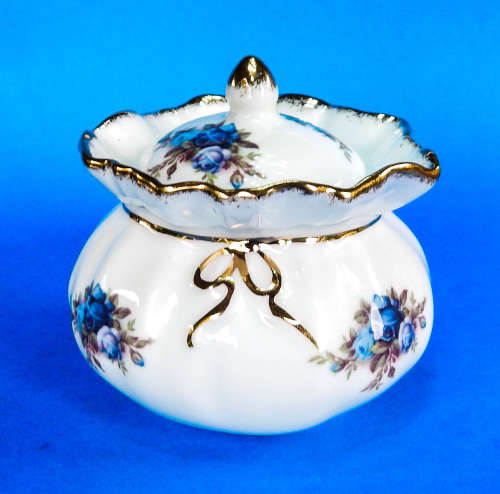 Royal Albert " Moonlight Rose " Dorothy Purse Pot - Made In England