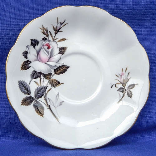 Royal Albert " Queen's Messenger " Trio - Made In England