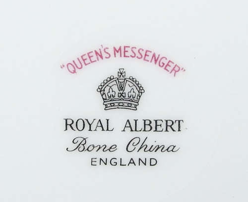 Royal Albert " Queen's Messenger " Trio - Made In England