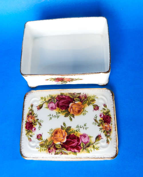 Royal Albert " Old Country Roses " Lidded Oblong Trinket Box - Made In England