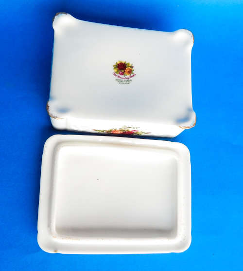Royal Albert " Old Country Roses " Lidded Oblong Trinket Box - Made In England
