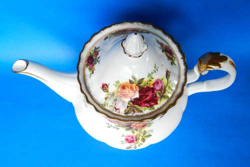 Royal Albert " Old Country Roses " Teapot - Original 1962 Backstamp - Made In England