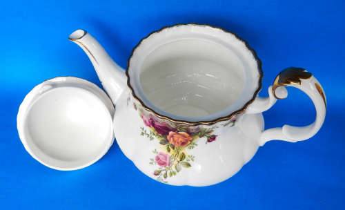 Royal Albert " Old Country Roses " Teapot - Original 1962 Backstamp - Made In England