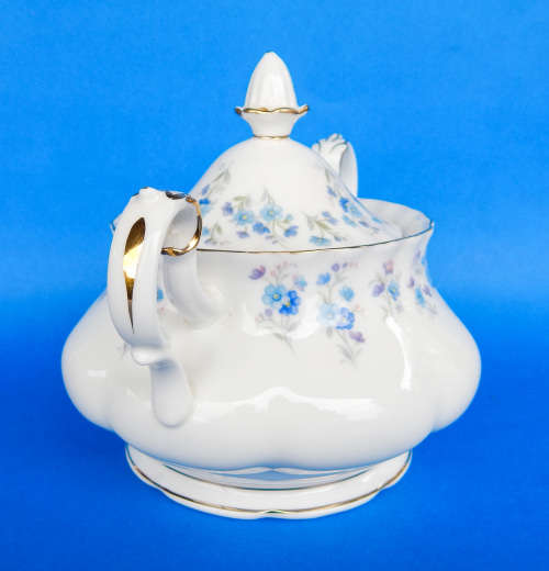 Royal Albert " Memory Lane " Two Handled Lidded Sugar Bowl - Made In England
