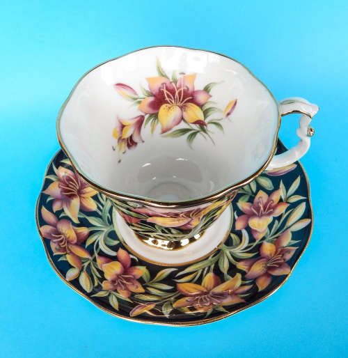 Royal Albert Provincial Flowers Series Duo - Prairie Lily - Made In England