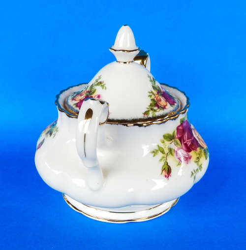 Royal Albert " Old Country Roses " Two Handled Lidded Sugar Bowl