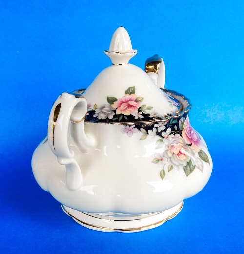 Royal Albert " OPERETTA " Two Handled Lidded Sugar Bowl - Made In England