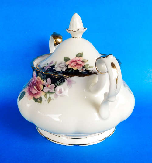 Royal Albert " OPERETTA " Two Handled Lidded Sugar Bowl - Made In England