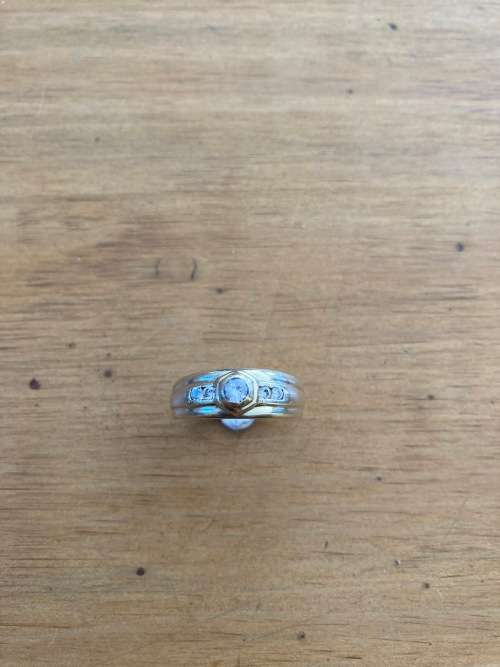 Beautiful Genuine 9ct Gold Ring Up For Grabs!! ***CRAZY R1 START***
