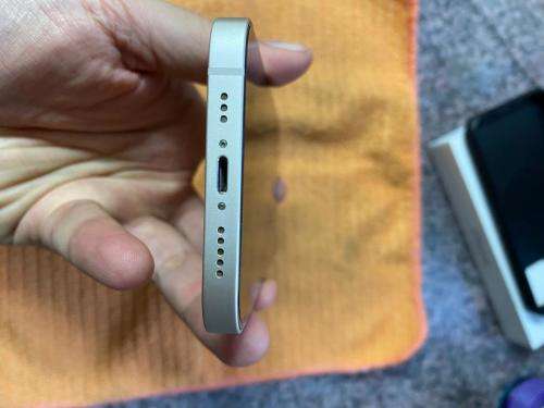 GREAT DEAL!!! **Starlight IPhone 13 128g Up For Grabs** LIKE NEW