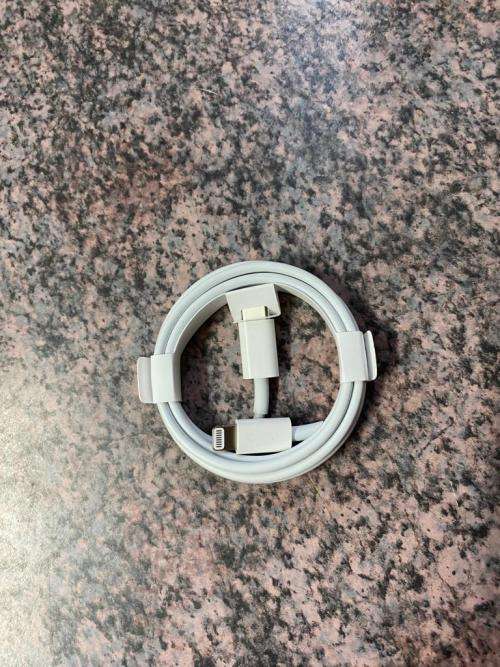 GREAT DEAL!!! **Starlight IPhone 13 128g Up For Grabs** LIKE NEW