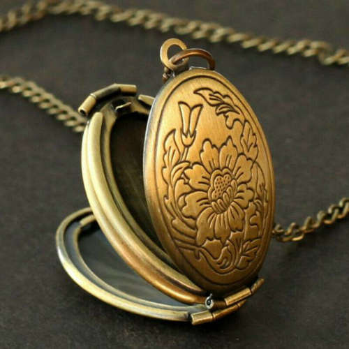 *** VINTAGE LOOK MULTI PHOTO LOCKET NECKLACE ***